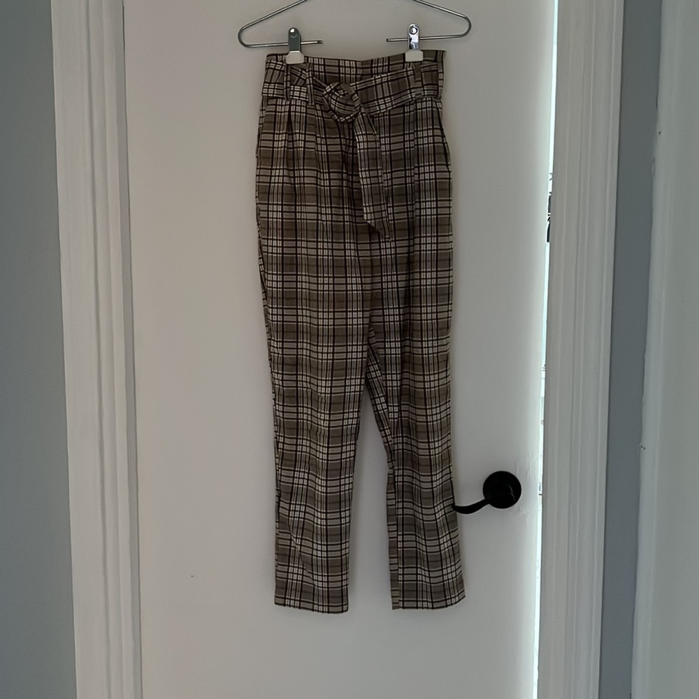 Like new easy to wear perfect with white/light pink/brown shirts light fabric - Picture 3 of 4